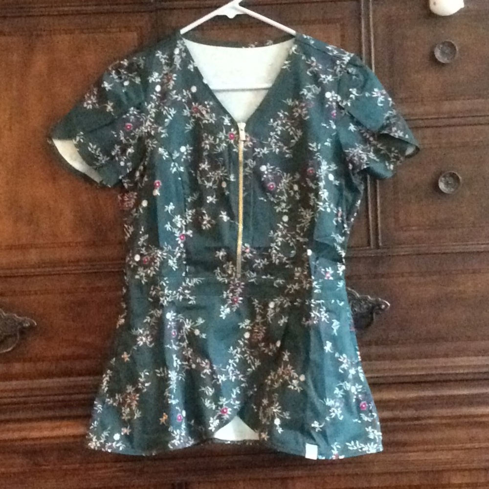 Nursing scrub top